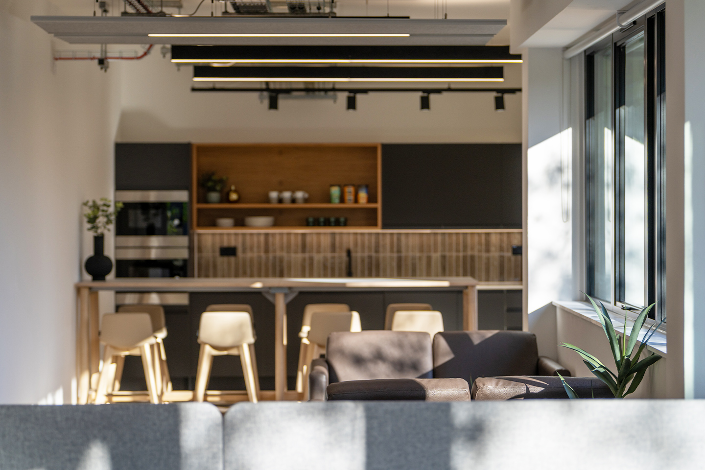 6First-Step-Cambridge_office-kitchenette-collaboration_C1440