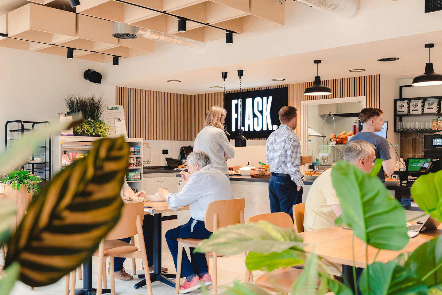 6FirstStep-Cambridge_Flask-Cafe-People_C1440