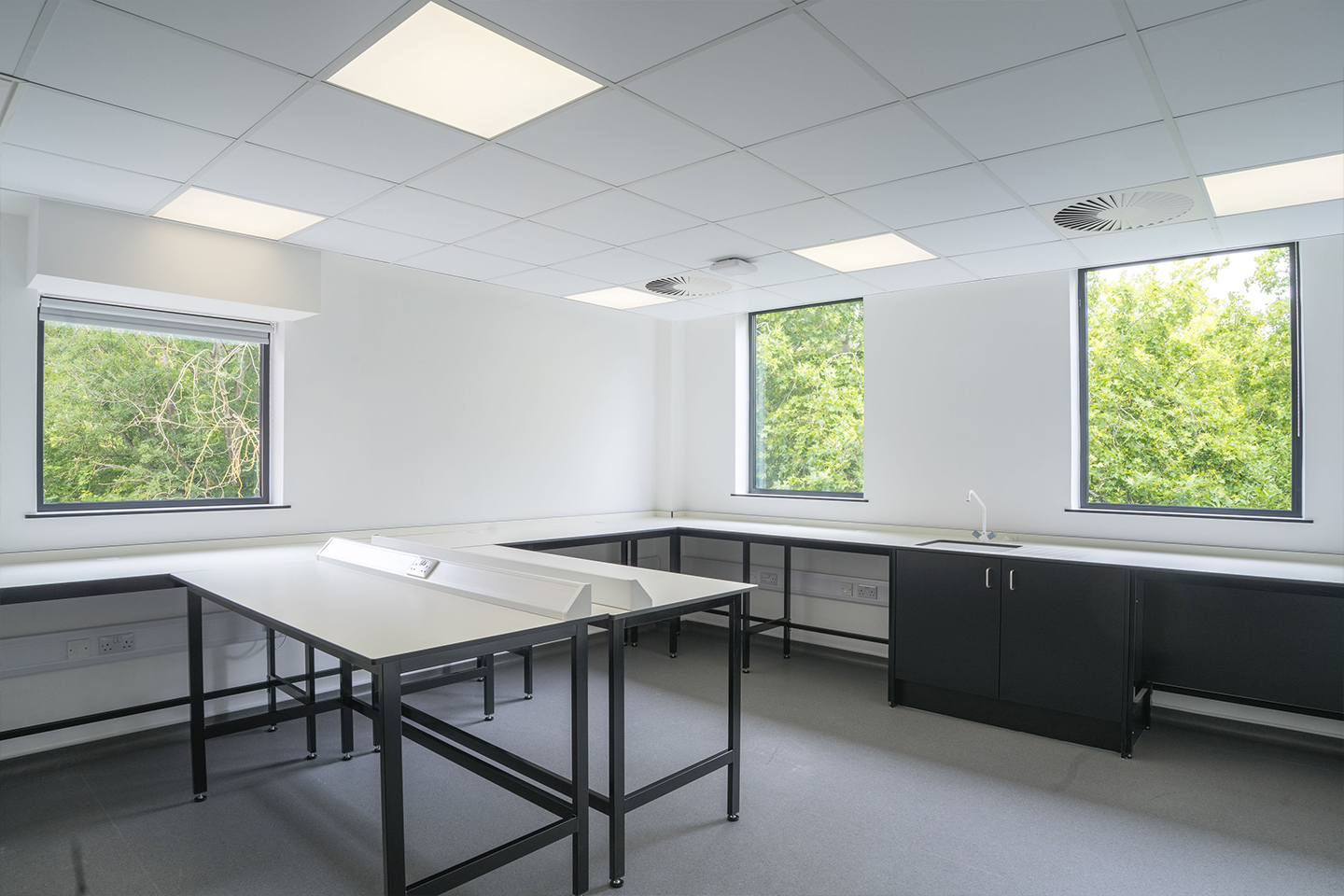 6FirstStep-Cambridge_Private-Lab-Science_C1440