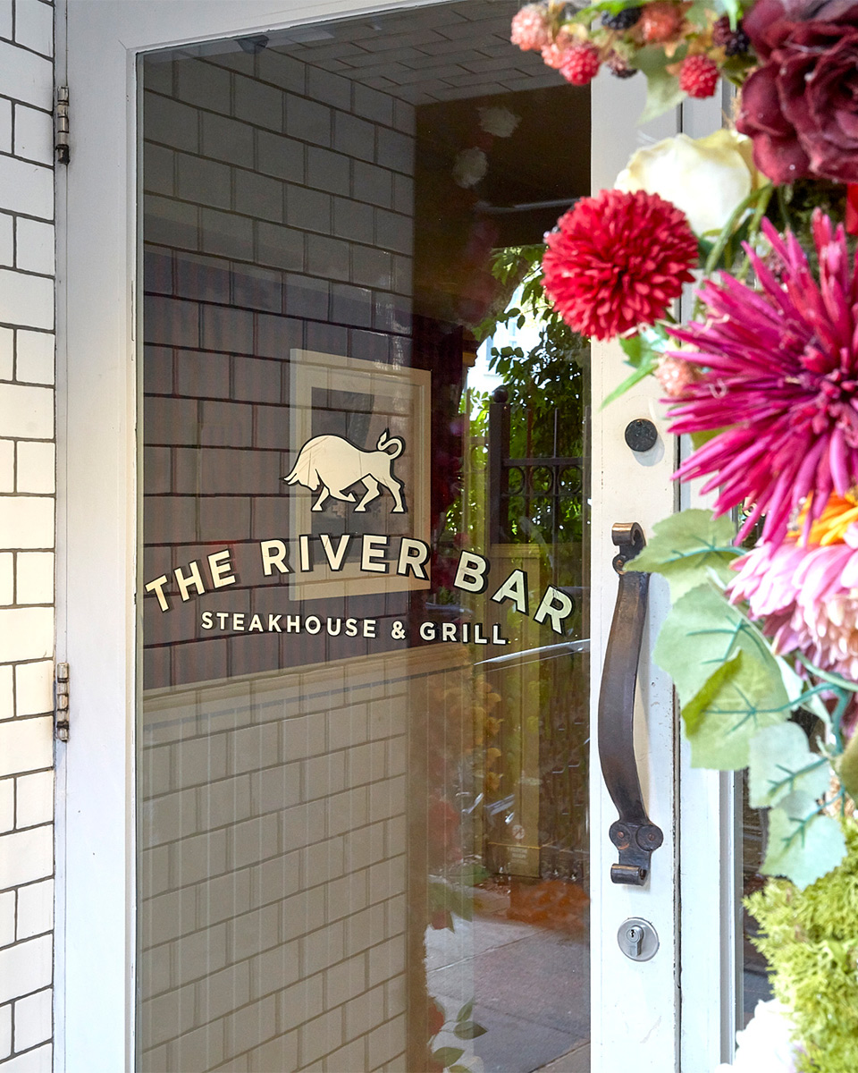 Cambridge_TheRiverBar-Steakhouse-Entrance_Journey-L960